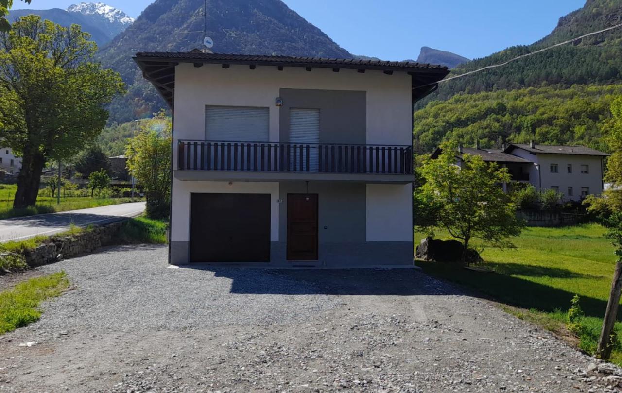 Vila Vue Du Chateau Fenis Exteriér fotografie
