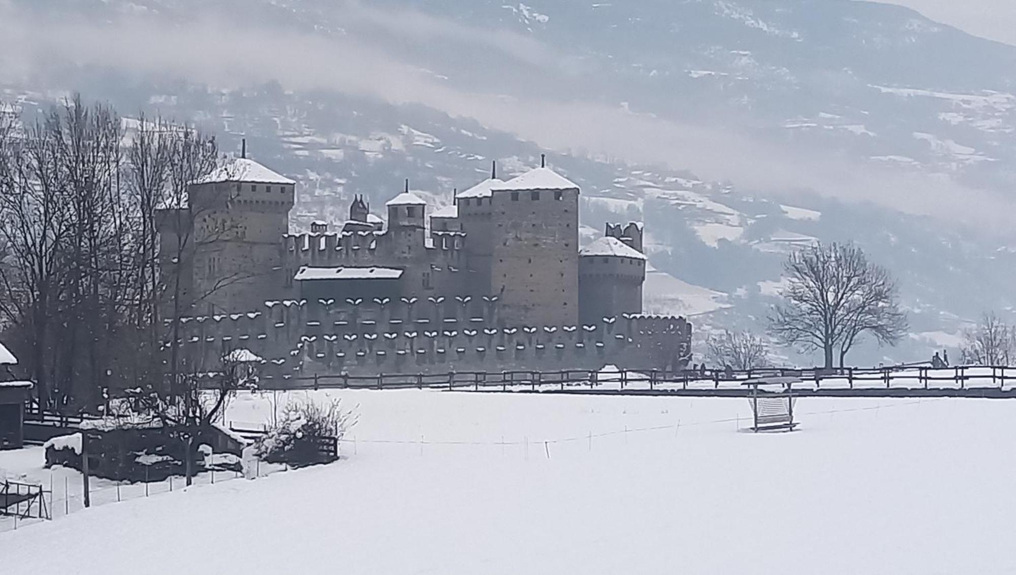 Vila Vue Du Chateau Fenis Exteriér fotografie
