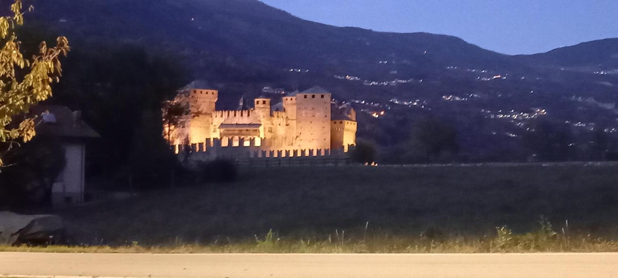 Vila Vue Du Chateau Fenis Exteriér fotografie